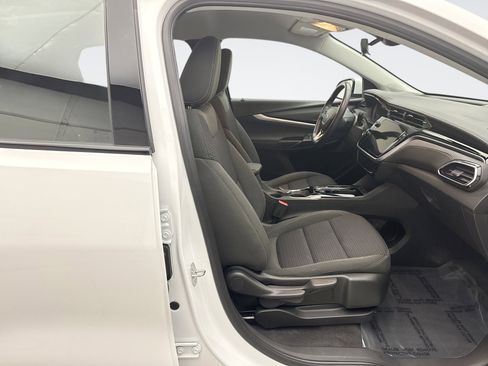 Used 2022 Chevrolet Bolt EUV LT w/ Comfort Package image 17