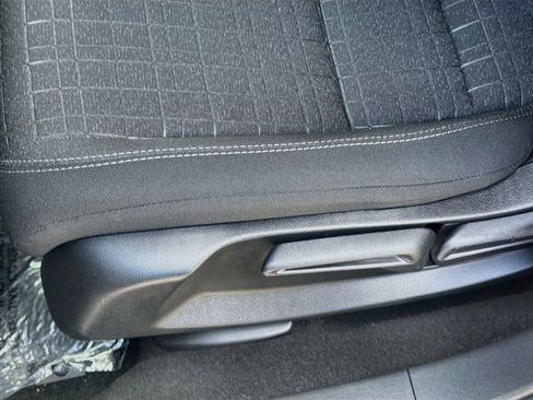 Certified 2025 Honda HR-V LX image 17