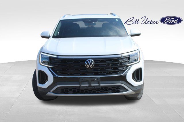 Used 2024 Volkswagen Atlas Cross Sport SE AWD/4WD image 2