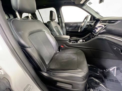 Used 2023 Jeep Grand Cherokee Altitude image 27