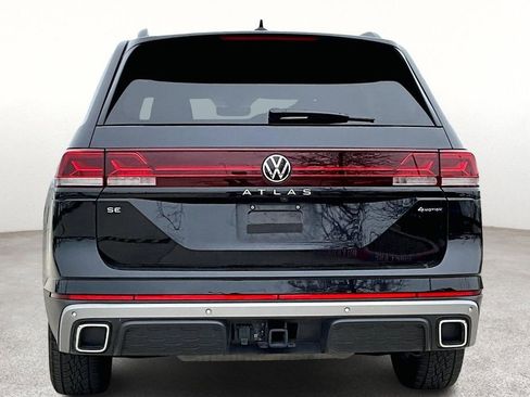 Used 2024 Volkswagen Atlas Peak Edition SE image 6