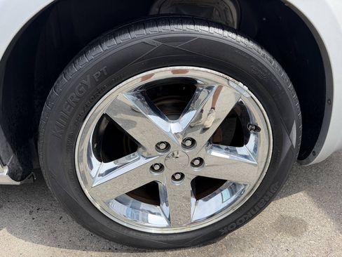Used 2011 Dodge Avenger Lux FWD image 19