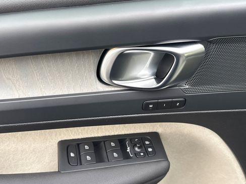 Used 2025 Volvo XC40 B5 Plus w/ Protection Package Premier image 10