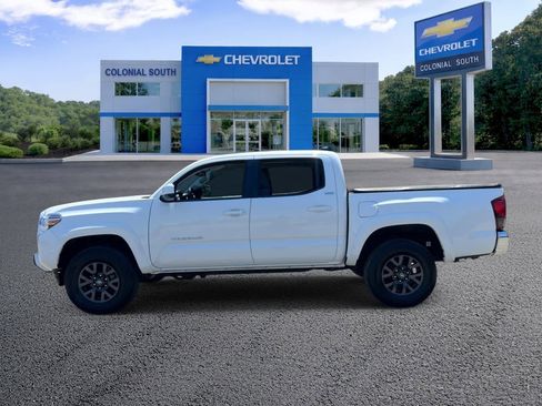 Used 2023 Toyota Tacoma SR5 AWD/4WD image 3