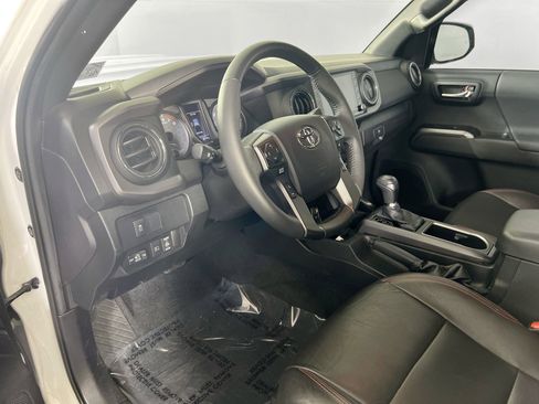 Used 2021 Toyota Tacoma TRD Sport image 9