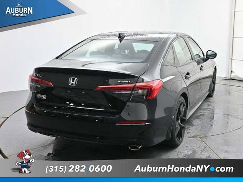 Used 2023 Honda Civic Sport image 4