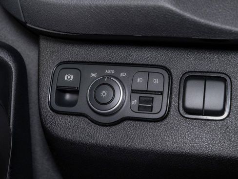 Used 2024 Mercedes-Benz Sprinter 2500 image 32