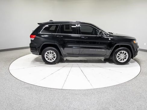 Used 2019 Jeep Grand Cherokee Laredo AWD/4WD image 6