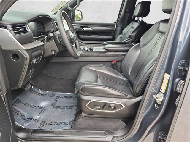 Used 2024 Jeep Wagoneer L Series II w/ Flexible Seating Group AWD/4WD image 16