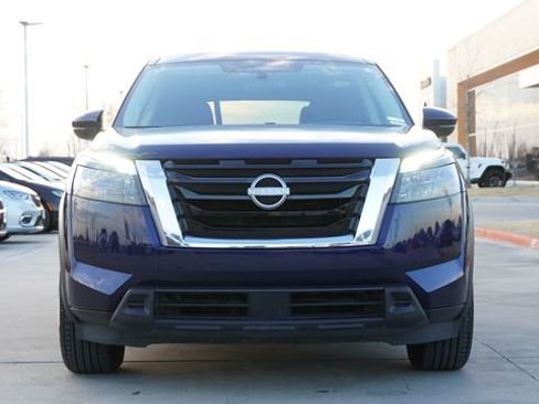 Used 2024 Nissan Pathfinder SV AWD/4WD image 2