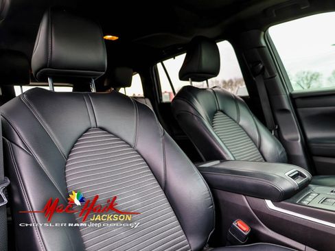 Used 2022 Toyota Highlander XSE image 19