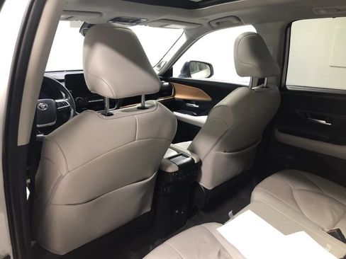 Used 2024 Toyota Grand Highlander Limited image 18