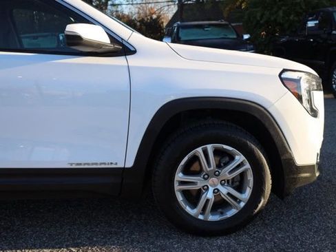 Used 2023 GMC Terrain SLE w/ Driver Convenience Package image 9