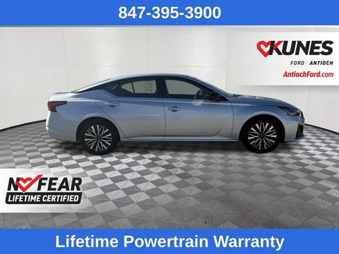 Used 2024 Nissan Altima 2.5 SV image 2