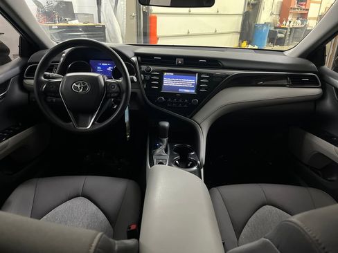 Used 2020 Toyota Camry LE image 25