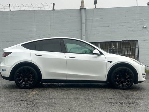 Used 2021 Tesla Model Y Long Range image 3