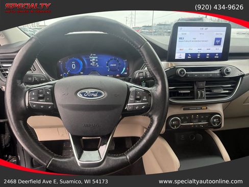 Used 2021 Ford Escape Titanium image 16