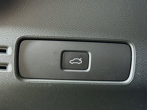 New 2026 Volvo XC40 B5 Plus w/ Protection Package Premier image 10