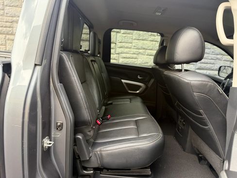 Used 2017 Nissan Titan SL RWD image 32