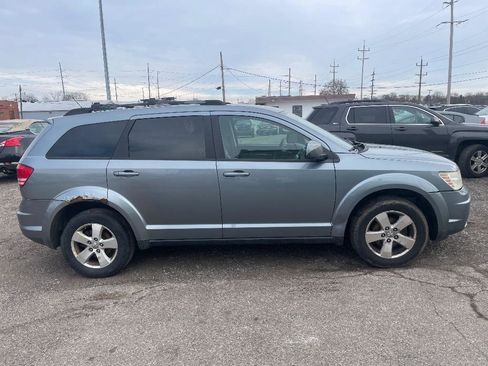 Used 2009 Dodge Journey SXT w/ Flexible Seating Group image 4