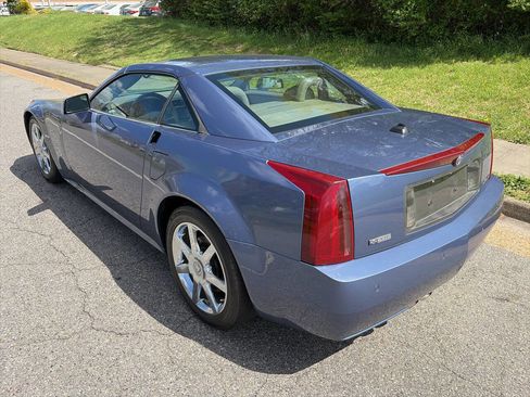 Used 2005 Cadillac XLR RWD image 4