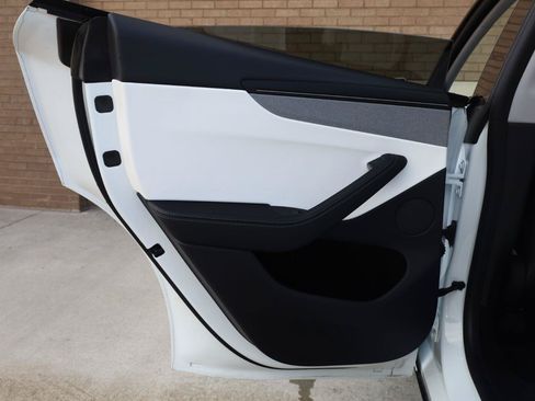 Used 2026 Tesla Model Y 2WD image 18