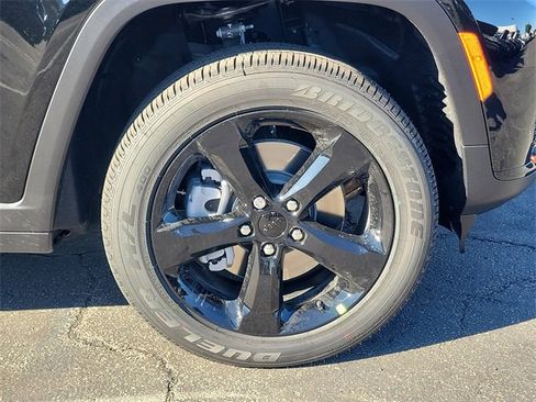 New 2025 Jeep Grand Cherokee L Altitude image 5