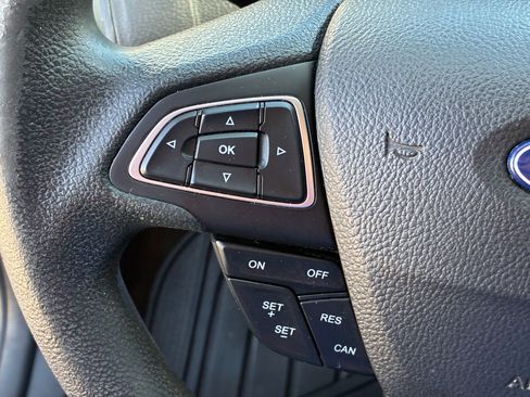 Used 2017 Ford Focus SE FWD image 19