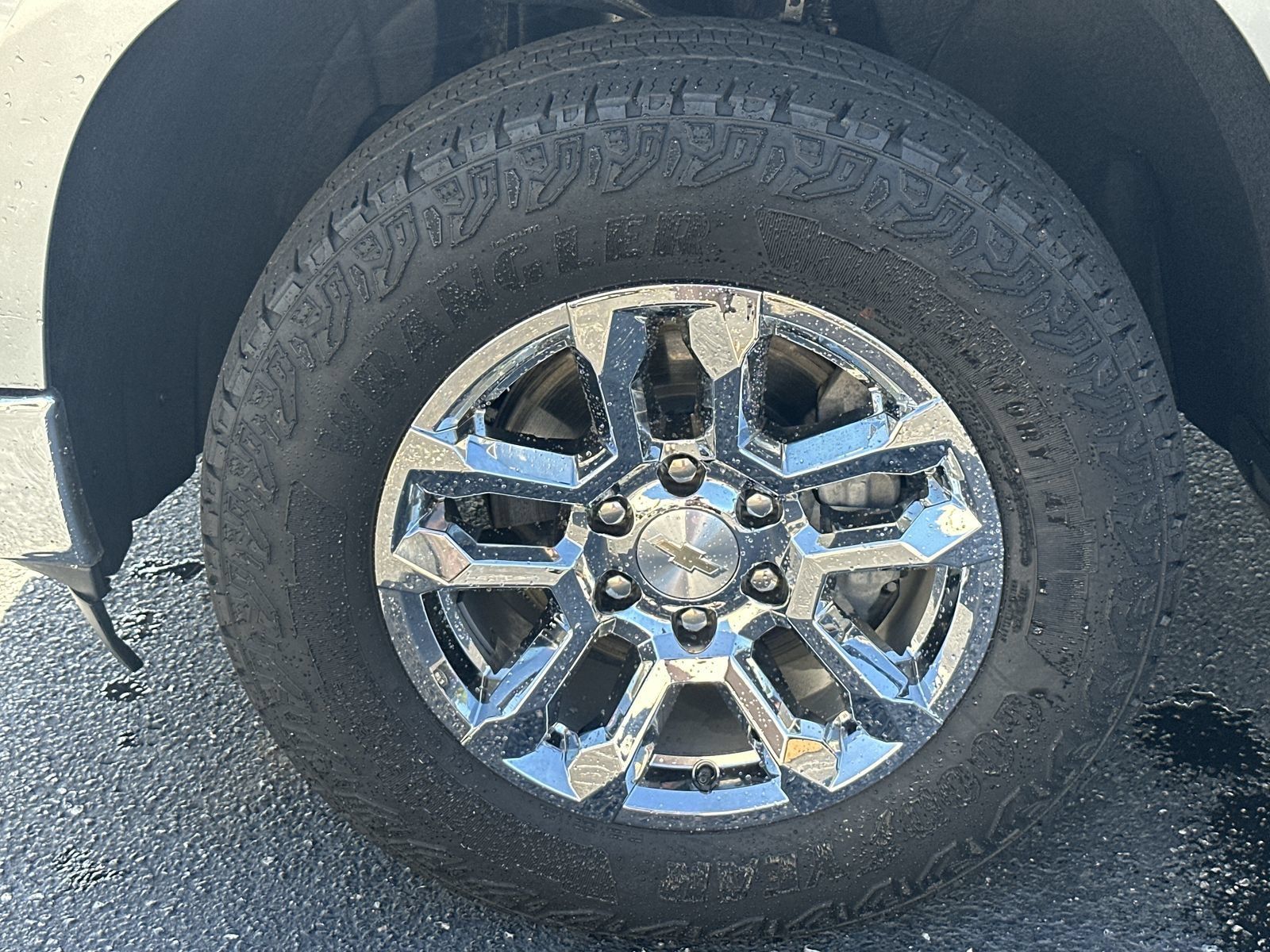 Used 2023 Chevrolet Silverado 1500 LT AWD/4WD image 13