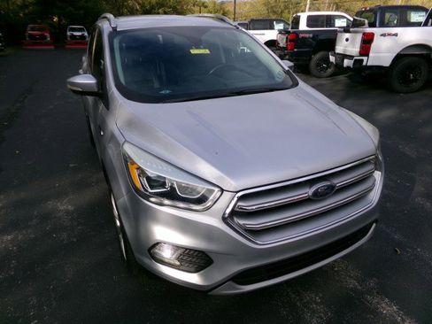 Used 2017 Ford Escape Titanium image 2