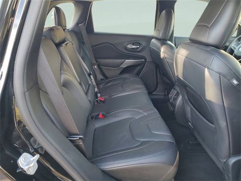 Certified 2021 Jeep Cherokee Latitude Lux w/ Comfort/Convenience Group image 33