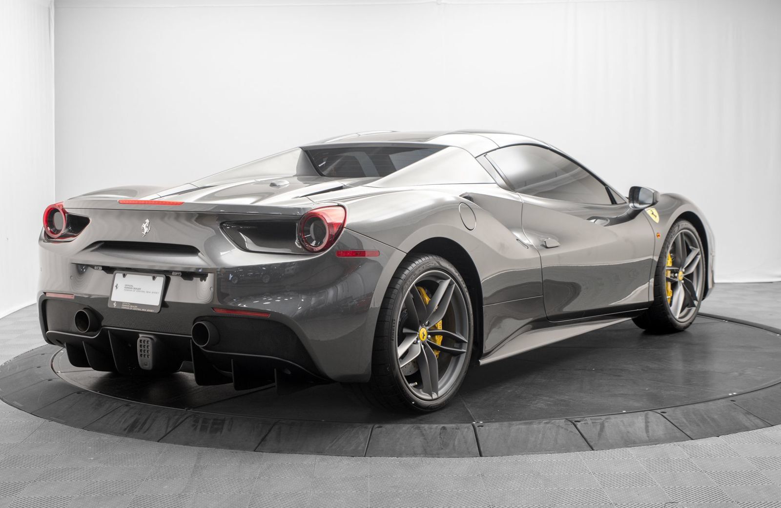 Used 2017 Ferrari 488 Spider RWD image 15