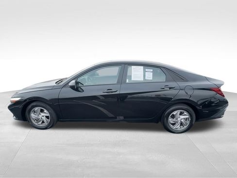 Used 2024 Hyundai Elantra SE FWD image 5