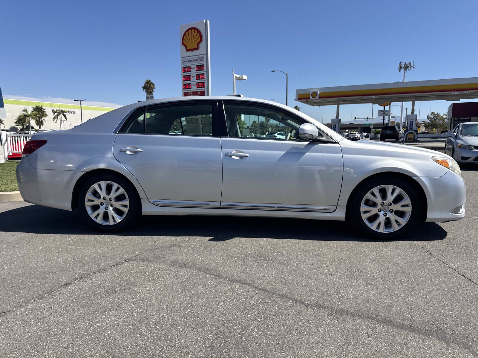 Used 2012 Toyota Avalon FWD image 4