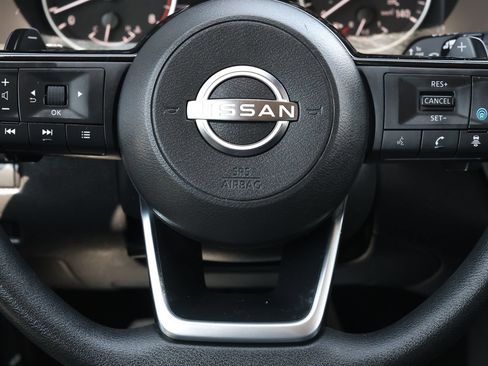 Used 2023 Nissan Rogue SV FWD image 17