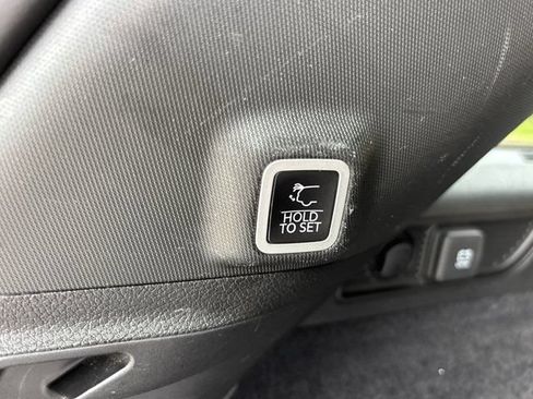 Used 2022 Jeep Grand Cherokee Summit w/ Advanced Protech Group IV AWD/4WD image 9