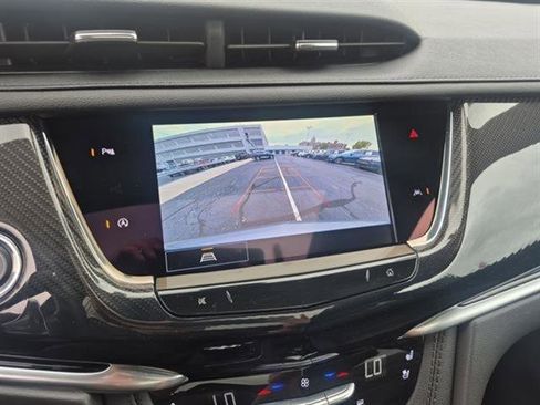 Used 2024 Cadillac XT6 Sport image 33