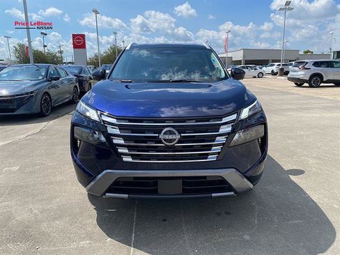 Used 2025 Nissan Rogue SL w/ Tech Package AWD/4WD image 2