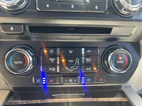 Used 2018 Ford F250 Lariat w/ Lariat Ultimate Package AWD/4WD image 39