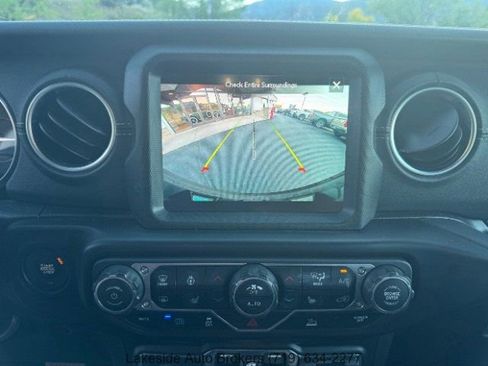Used 2022 Jeep Wrangler Unlimited Sahara w/ Cold Weather Group AWD/4WD image 33