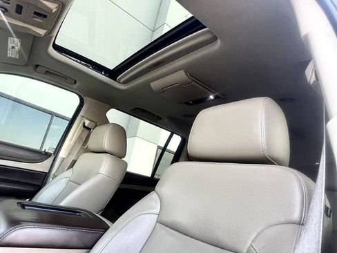 Used 2015 Chevrolet Suburban LTZ image 9