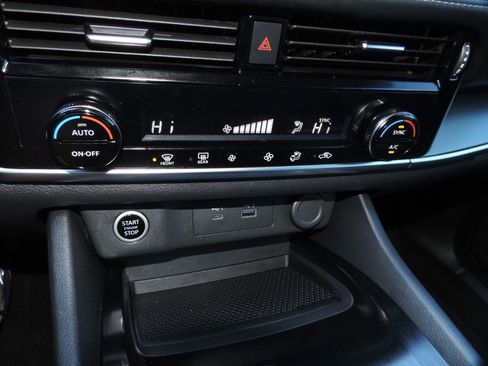 Certified 2023 Nissan Rogue SV FWD image 23