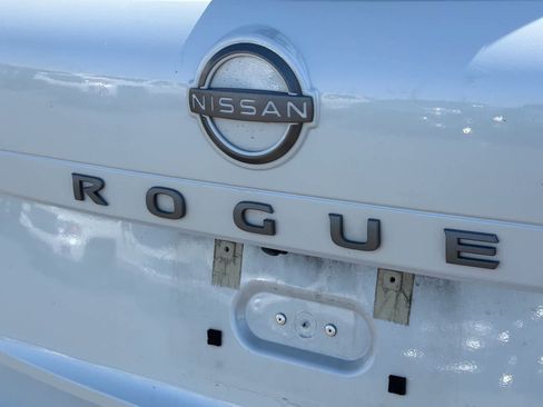 Certified 2025 Nissan Rogue SV image 8