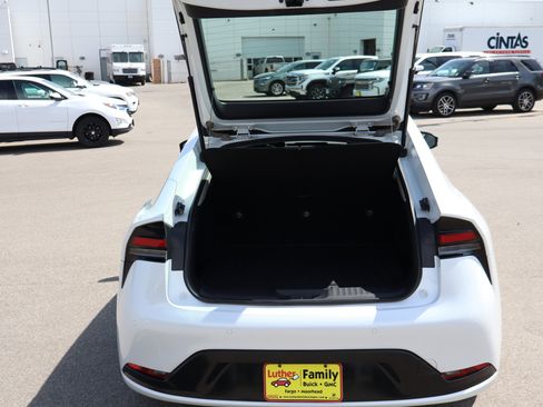 Used 2023 Toyota Prius XLE AWD/4WD image 15