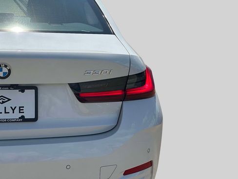 Certified 2025 BMW 330i xDrive Sedan w/ Convenience Package image 10