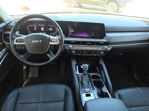 Certified 2024 Kia Telluride EX w/ EX Captain's Chair Package FWD image 8