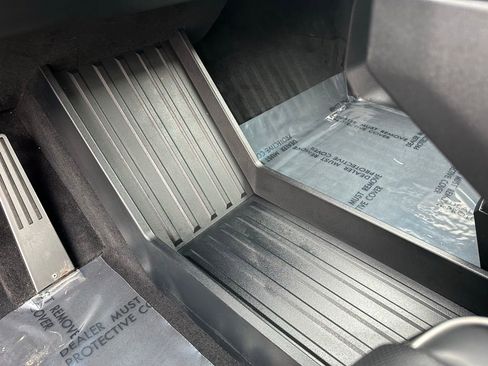 Used 2024 Tesla Cybertruck AWD Crew Cab image 26