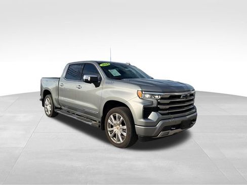 Used 2024 Chevrolet Silverado 1500 High Country w/ High Country Premium Package AWD/4WD image 3