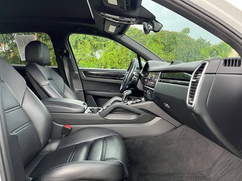 Used 2020 Porsche Cayenne AWD/4WD image 27