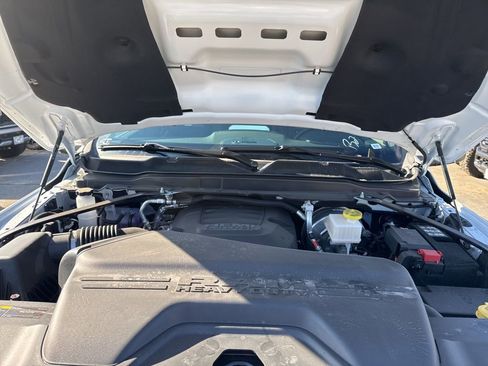 New 2026 RAM 2500 Laramie AWD/4WD image 34